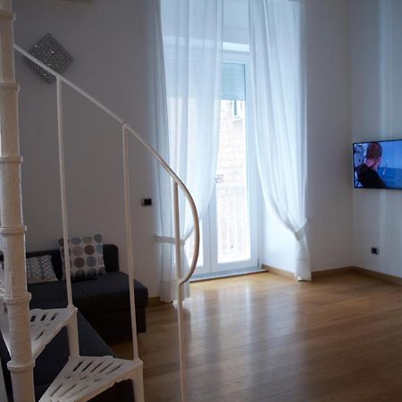 Crise Home Наполи Екстериор снимка