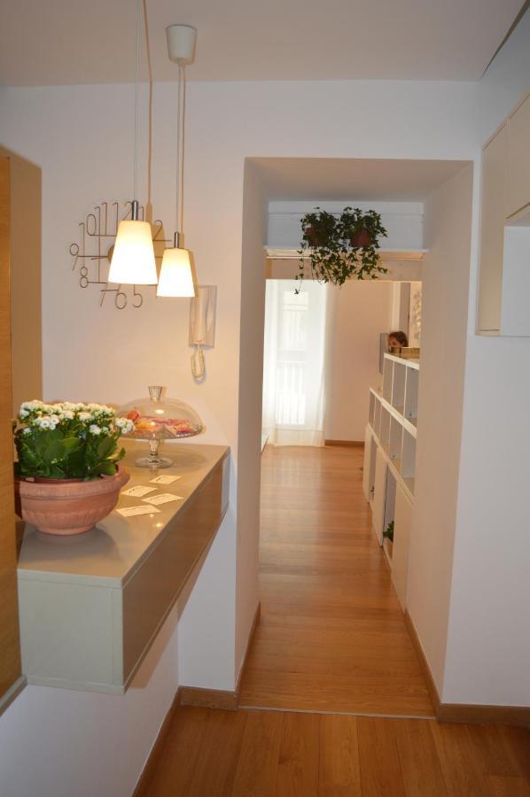 Crise Home Наполи Екстериор снимка