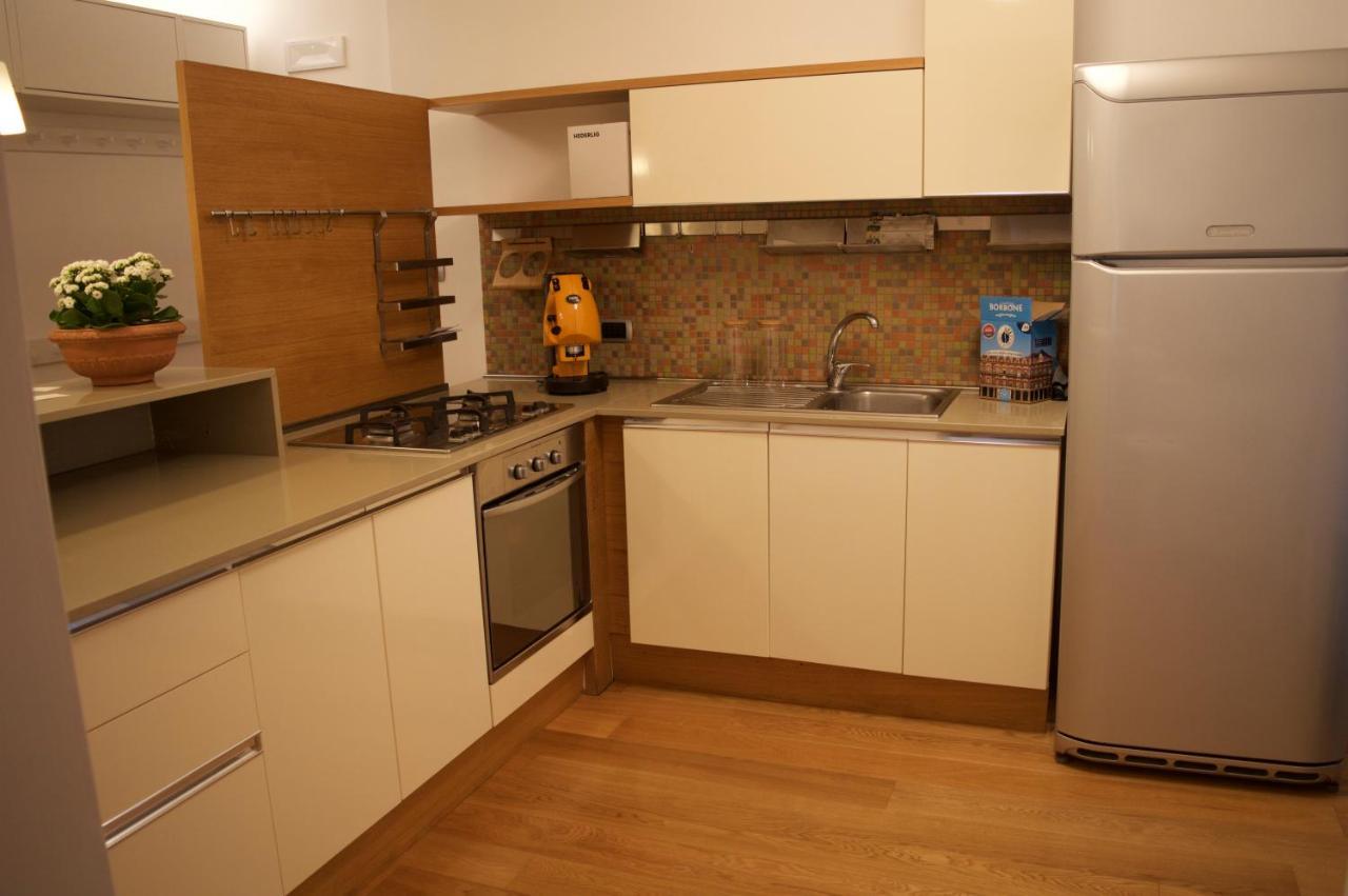 Crise Home Наполи Екстериор снимка