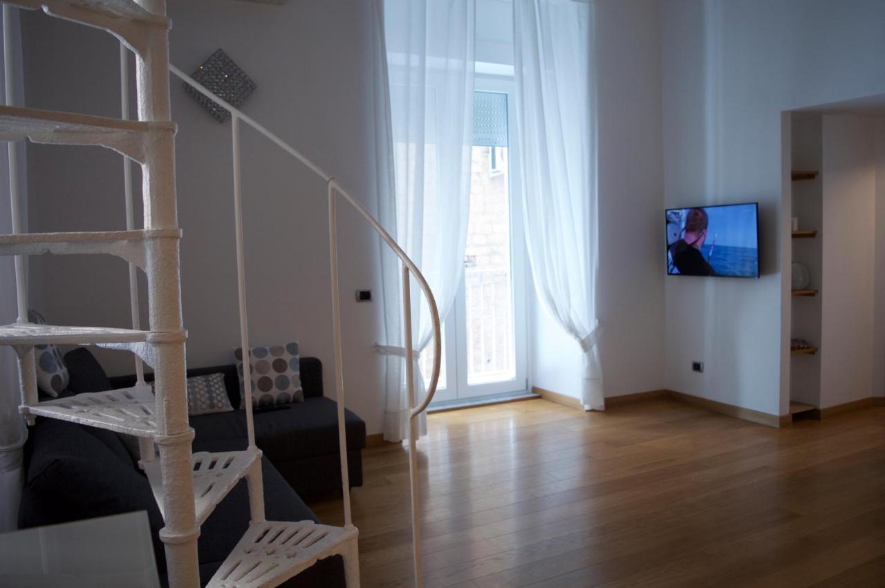 Crise Home Наполи Екстериор снимка