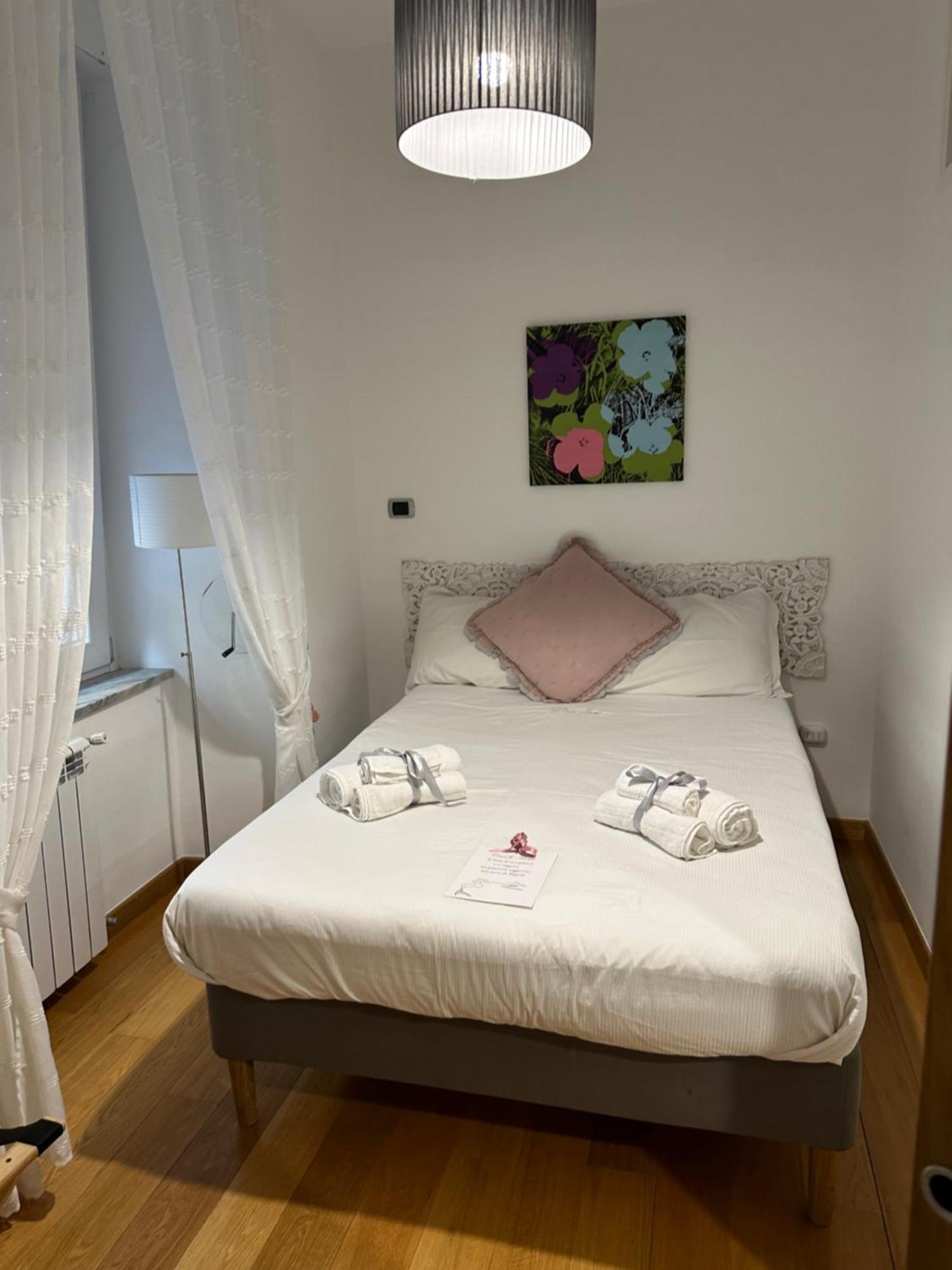Crise Home Наполи Екстериор снимка